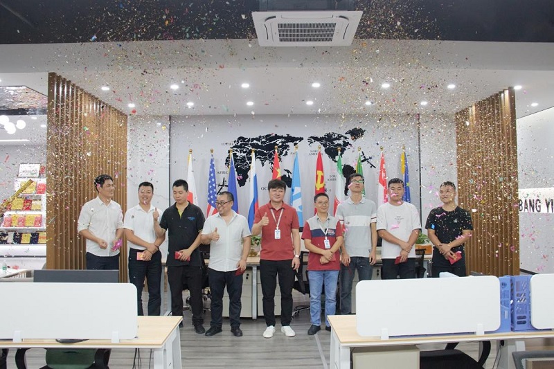 再贏新單！華邦瀛成都LED貼膜屏項目圓滿收官