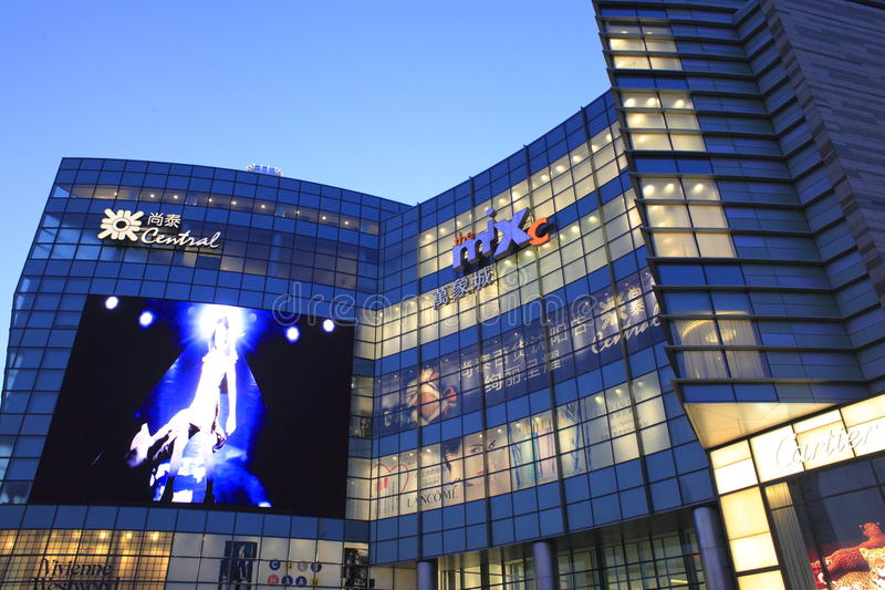 華邦瀛LED貼膜屏：技術(shù)創(chuàng)新引領(lǐng)的顯示新紀元